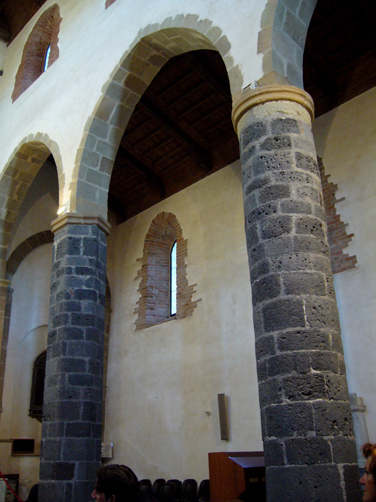 Castello Nelson. Chiesa di S. Maria di Maniace, interno