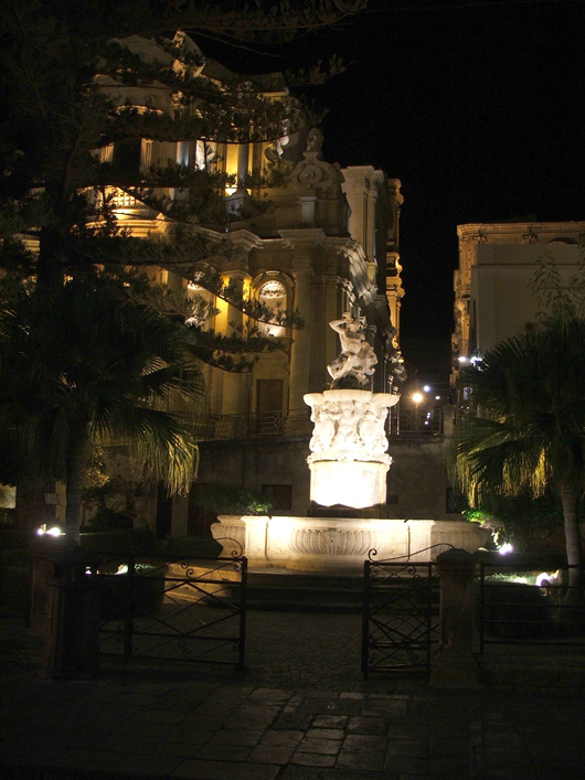 Piazza XVI Maggio (detta Piazzetta d'Ercole)